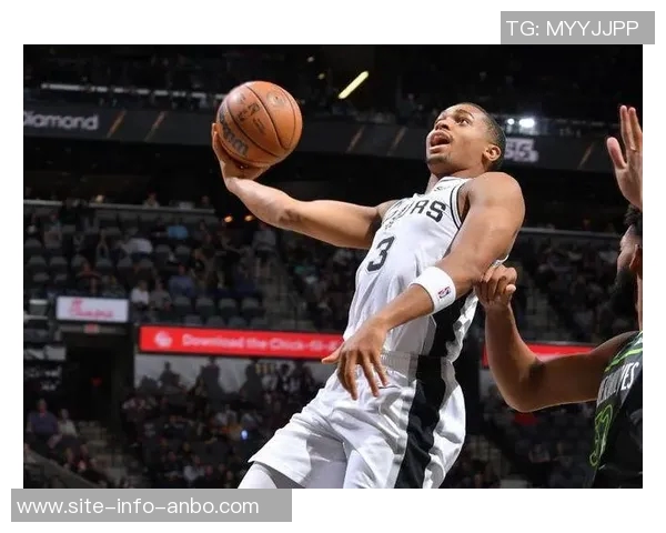 凯尔登约翰逊表现平平12分1板1助外线手感不佳三分球未能命中