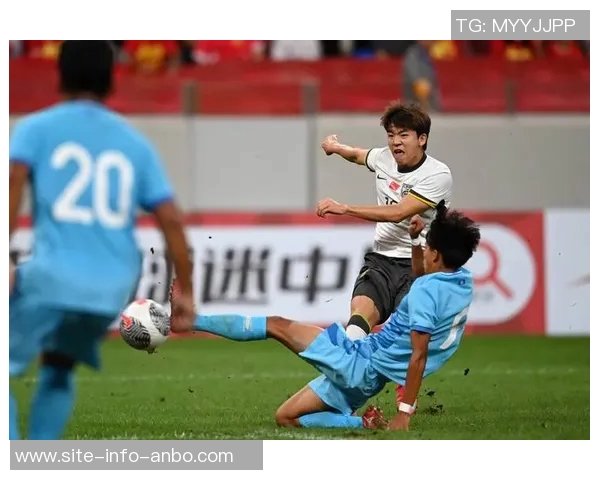 海港全队齐聚一堂为吾米提江蒯纪闻加油助威共庆U23亚洲杯半决赛之夜