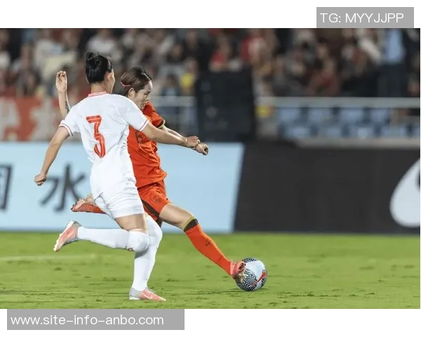 李晴潼精彩表现头球梅开二度助中国女足3-0领先对手