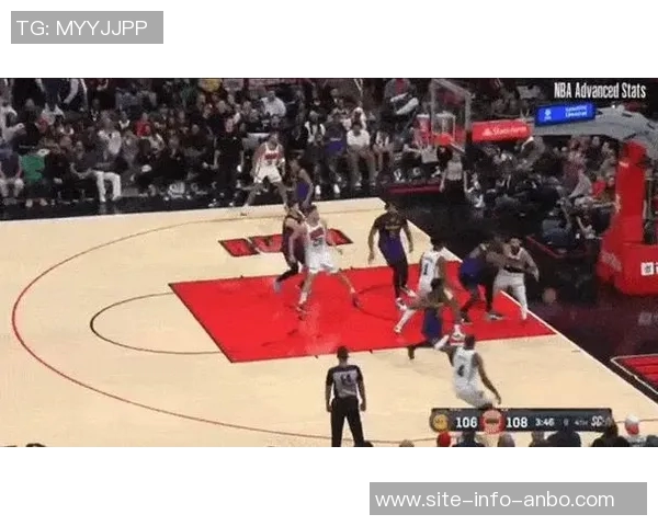 奥特球队训练动态布克与杰伦格林状态持续观察中 奥特球队训练动态布克与杰伦格林状态持续观察中