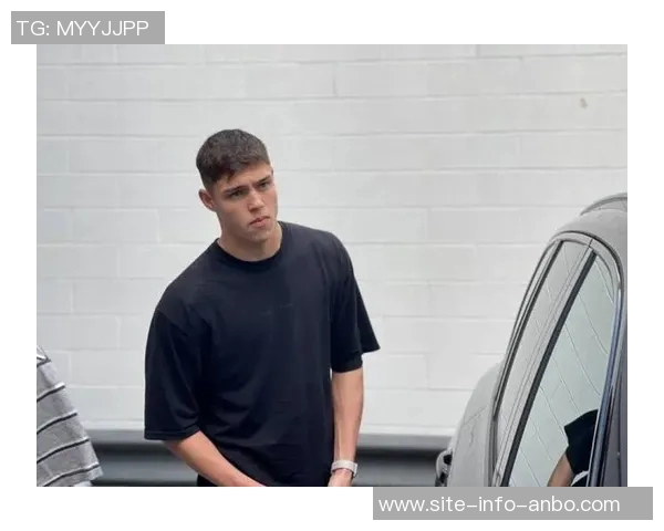 米体报道帕拉西奥斯将以租借方式加盟大学生队国米生涯已成水货悲剧 米体报道帕拉西奥斯将以租借方式加盟大学生队国米生涯已成水货悲剧