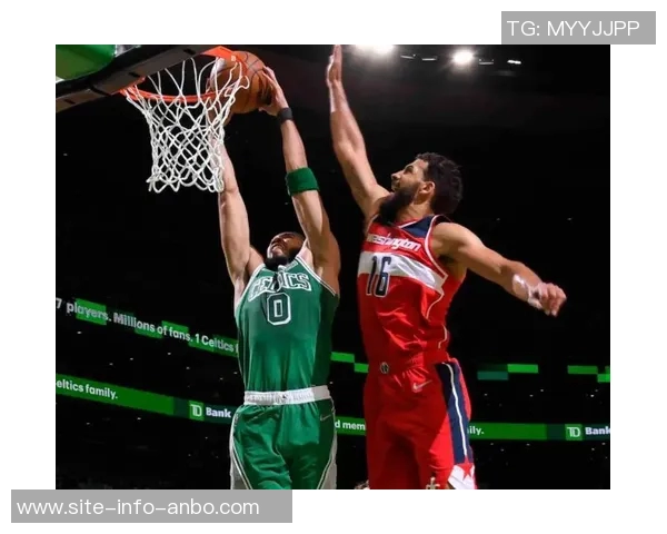 朗佐鲍尔表现平平三分球失准8投仅中2得6分5篮板5助攻2抢断